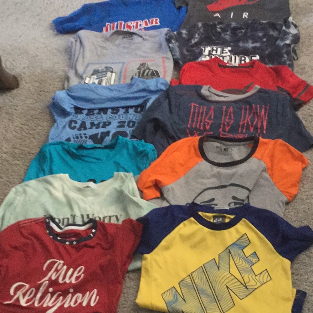 Bunch of 12 boys short.Size S,M,L
